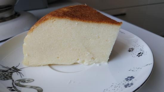 Curd soufflé (malambot na kaserol) na may semolina at almirol sa Ninja Foodi® 6.5-qt