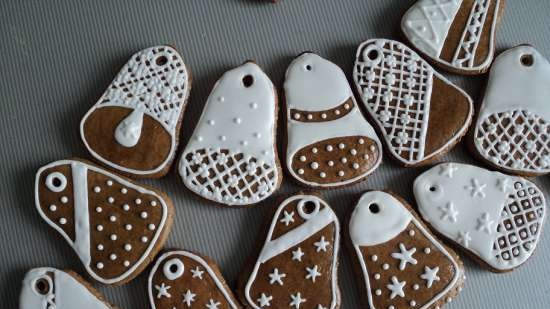 We decorate gingerbread cookies, cookies