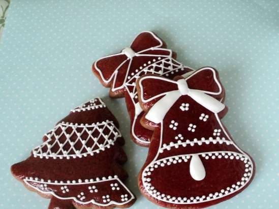 We decorate gingerbread cookies, cookies