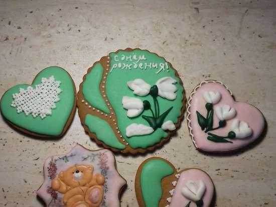 We decorate gingerbread cookies, cookies