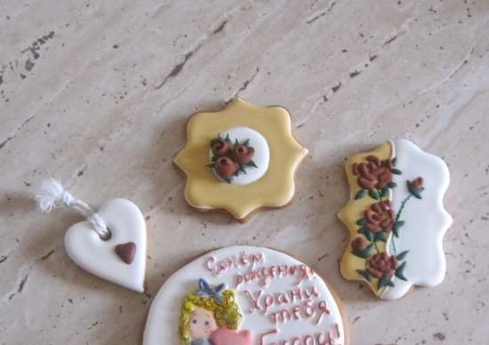 We decorate gingerbread cookies, cookies