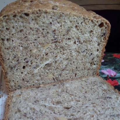 Wheat-rye na tinapay na may pinaghalong butil na Gourmet