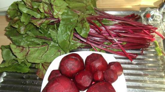 Insalata di barbabietole arrosto con foglie, stile coreano