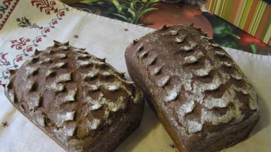 Zwart brood met roggezuurdesem en mout