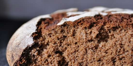 Pane nero con lievito naturale di segale e malto