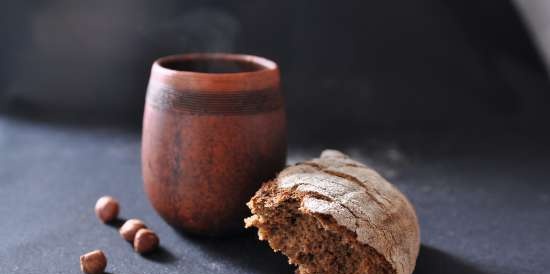 Zwart brood met roggezuurdesem en mout