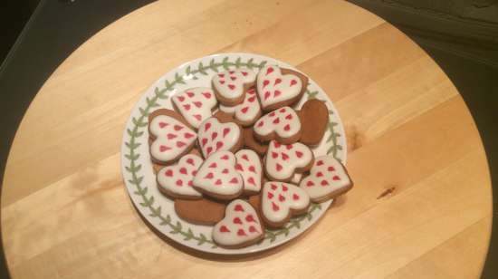 We decorate gingerbread cookies, cookies