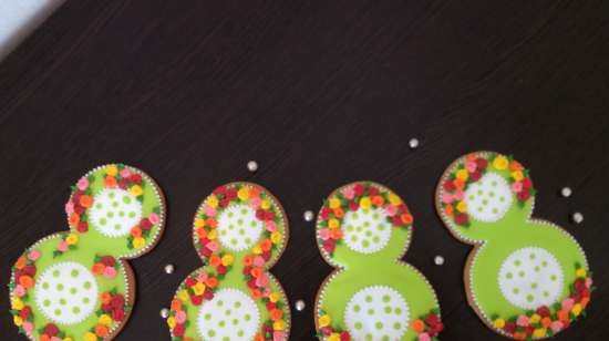 We decorate gingerbread cookies, cookies