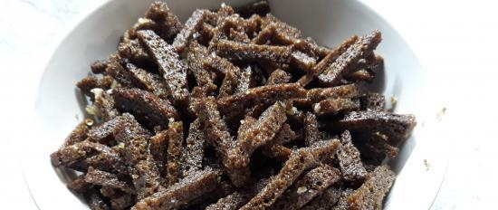 Crostini di pane integrale con aglio