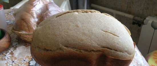 Wheat bread with rye sourdough