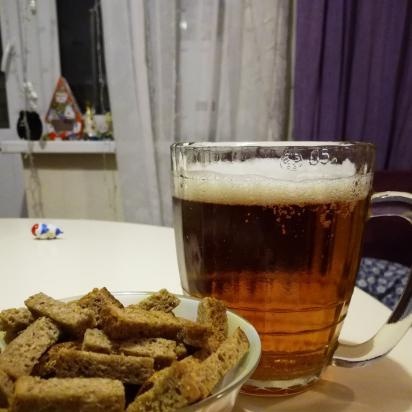 Brown bread croutons with garlic