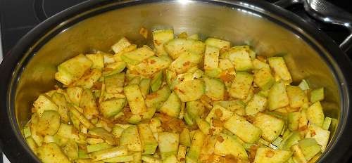 Zucchini curry sauce