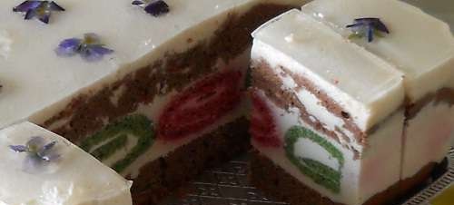 Cake met krullen op een snee (montageschema)