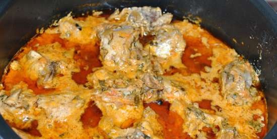 Chicken with mushrooms in tomato and sour cream sauce