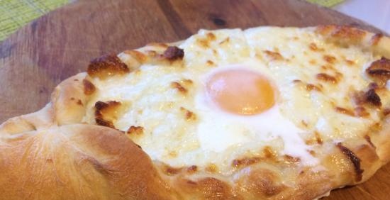 Khachapuri Adjarian