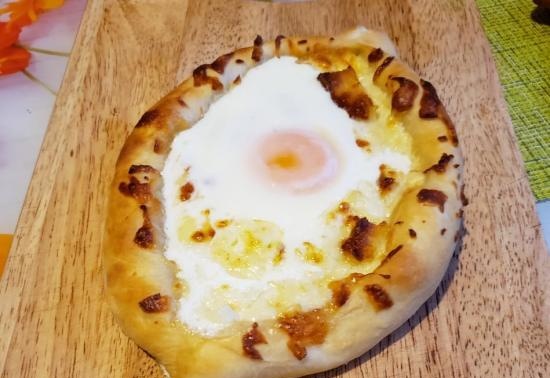 Khachapuri Adjarian