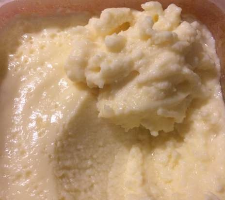 Low-fat melted curd cheese (in the microwave)