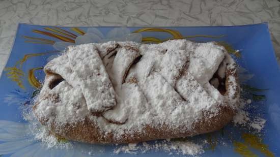 Simple puff braid stuffed with apples, raisins, nuts and berries