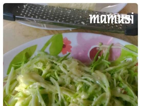 Zucchini spaghetti sa microwave sa loob ng 1-2 minuto