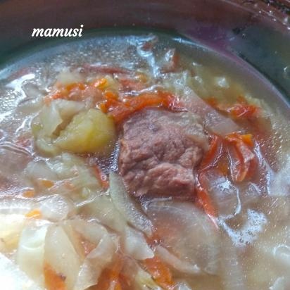 Zuppa di cavolo, come da un forno russo (fornello lento)