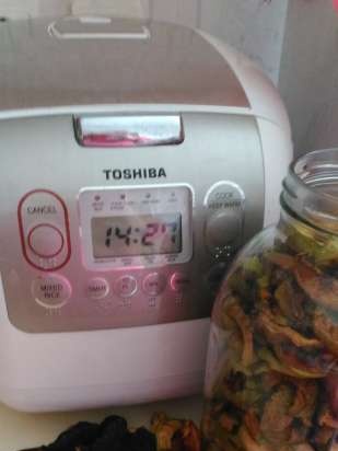 Mamusin Sweet Rice (batay sa bigas ni Donna Rosa) sa isang multicooker ng Toshiba