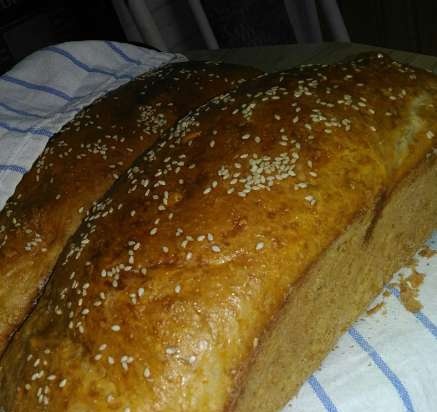 Bread with oatmeal, bran, sesame and seeds