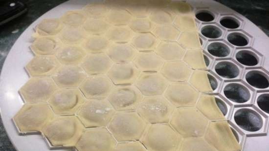 Dumplings and dumplings mold