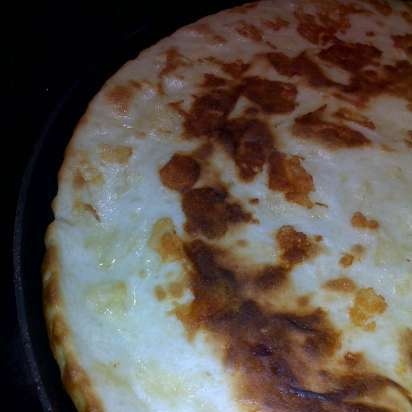 Khachapuri سريع بطريقة مختلفة في شواية ملامسة VVK