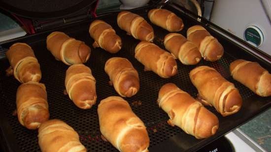 Buns with boiled condensed milk