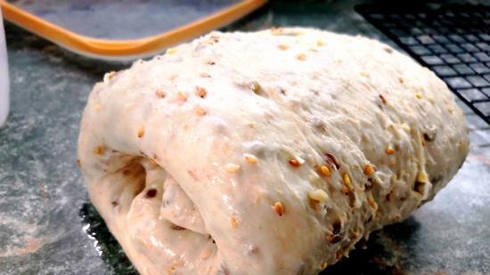 Pane di baguette Multigrain, preparato con lievito naturale al 50% di umidità