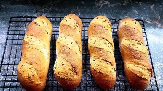 Pa de baguette Multigrain, elaborat amb un cultiu de massa fermentada al 50% d'humitat