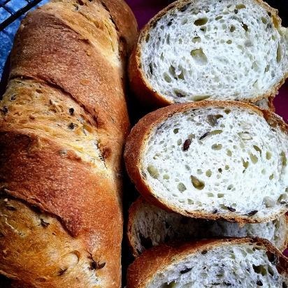 Pa de baguette Multigrain, elaborat amb un cultiu de massa fermentada al 50% d'humitat