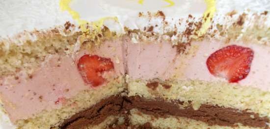 Strawberry Delight Cake