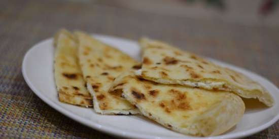 Oriental cakes with curd filling