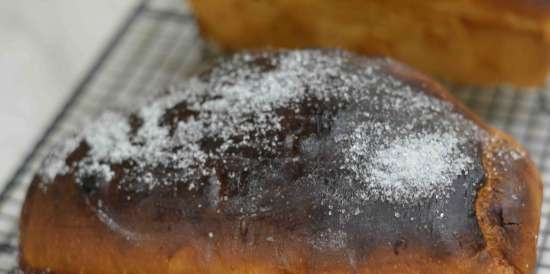 Wheat bread with raisins and sugar cinnamon spiral