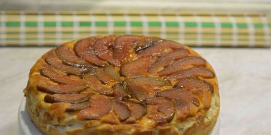 Pastel de cuajada de caramelo de pera invertida