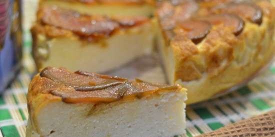 Pastel de cuajada de caramelo de pera invertida