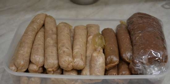 Homemade na sausage sa lutong bahay na kuwarta