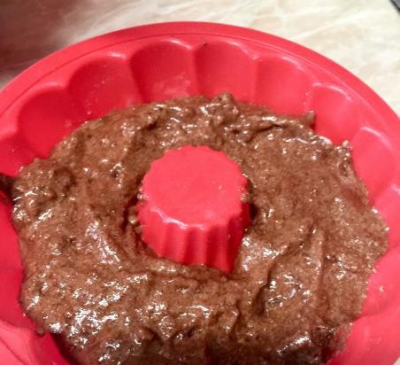 Torta al cioccolato con ciliegie senza farina e zucchero