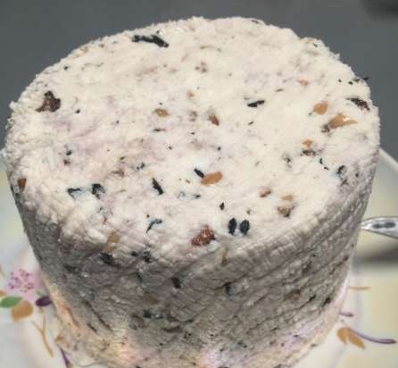 Formaggio fresco con noci e fieno greco