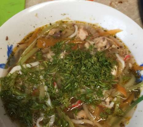 Sopa de pescado enlatada con fideos de cangrejo