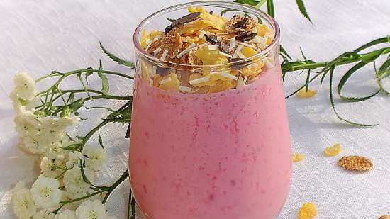 Frullato di yogurt alla fragola e more