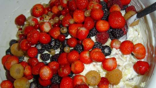 Tarta de frutos rojos con yogur y crema de cuajada