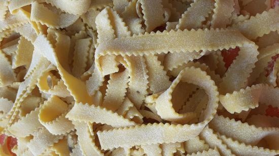 Sfogliatrici per pasta-tagliatelle (selezione del modello, caratteristiche, recensioni)