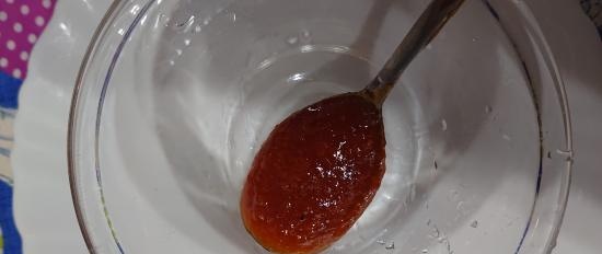 Apricot jam with ginger, cinnamon and pepper