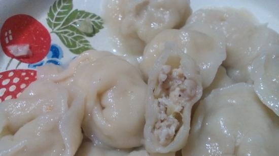 Deeg voor dumplings met gekookt water