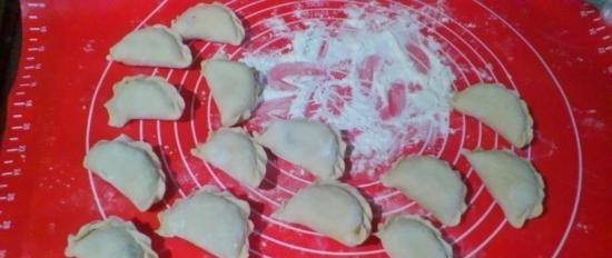 Impasto per gnocchi su acqua bollente