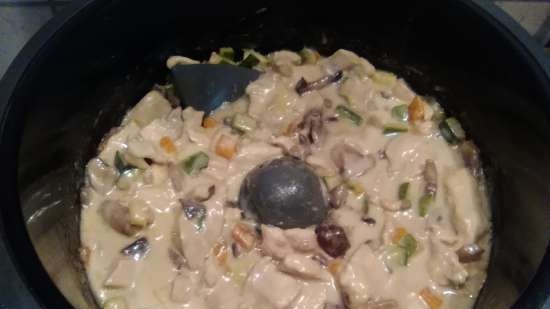 Chicken with mushrooms and vegetables in a creamy sauce