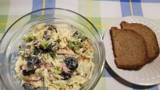 Spicy salad with Chinese cabbage, cheese and grapes.