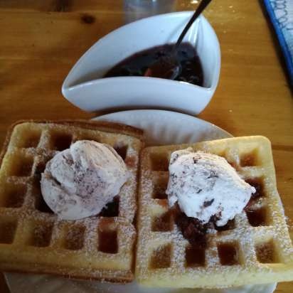 Mga klasikong waffle ng Belgian